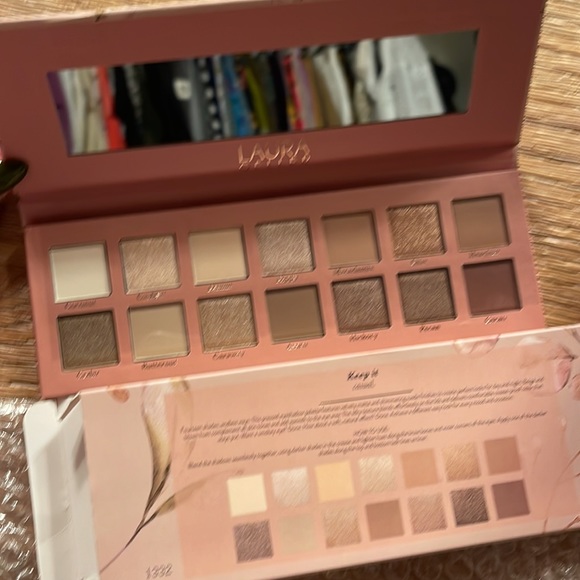 NWT Laura Geller Casual collection eye palette - Picture 3 of 4